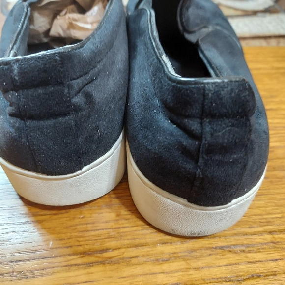- Vionic black suede sneakers 10 work errands walking - Picture 7 of 8